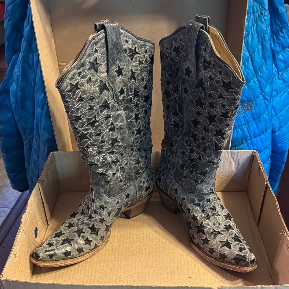 Gray and Black STAR CORRAL Pointed  Toe Cowboy Boots, 10M, wide calf